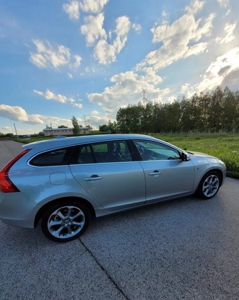 Volvo V60 cena 34800 przebieg: 264000, rok produkcji 2011 z Jaraczewo małe 92